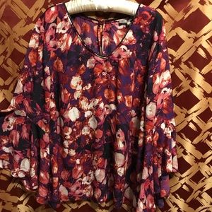 **5 for $15** Floral print, bell sleeve top